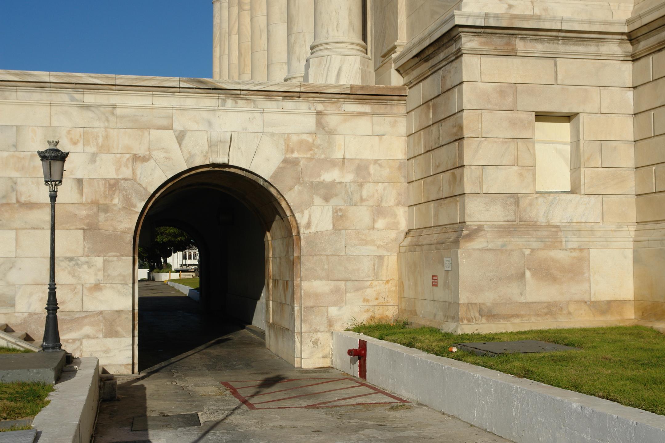 Capitolio de Puerto Rico - San Juan (Puerta de Tierra) - 2011 00030